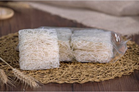 Weiße organische Eigenschaften Geschmack Getrocknete Reisnudeln