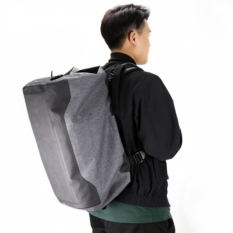 Sport-Duffle-Tasche mit großer Kapazität mit gepolsterten Rucksack-Trägern für komfortables Tragen