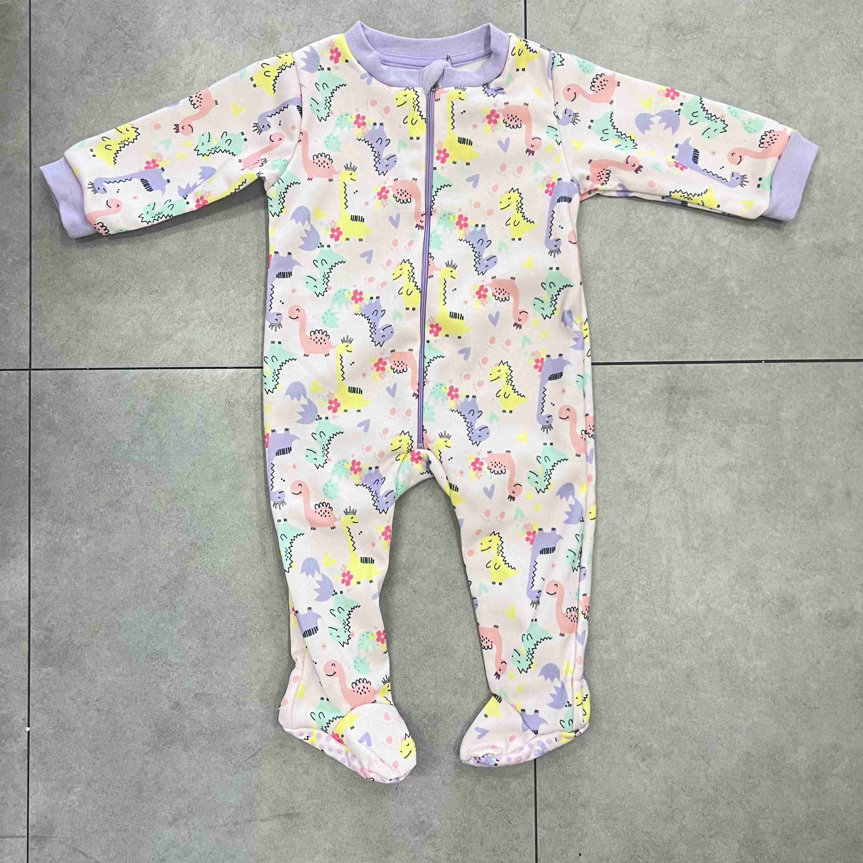 Fertiger Baby-Schlafanzug aus Polarfleece, 1-teilig, Baby-Nachtwäsche, Cartoon-AOP, mit rutschfester Sohle