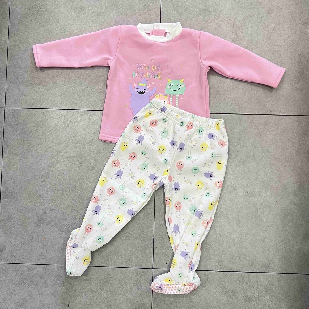 Fertige Baby-Nachtwäsche, rutschfeste Sohle, zweiteiliger Langarm-Pyjama, Kunststoff mit silbernem Druckmuster-Oberteil